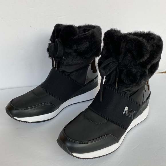 MICHAEL KORS SHAY NYLON WARMTH BLACK BOOT SIZE: 7.5 - Picture 4 of 8